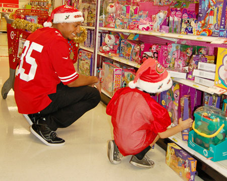 Spreading Holiday Cheer 49ers Players Shop With Children Spreading Holiday Cheer 49ers Players Shop With Children