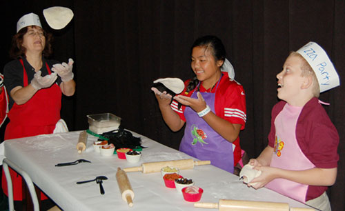 49ers Players Give Up Playbooks and Gridiron Gear for Aprons and Fun Times