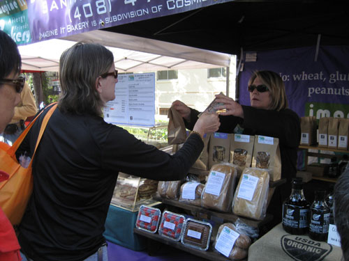 Santa Clara Farmers' Market a Favorite Shopping Destination Santa Clara Farmers' Market a Favorite Shopping Destination