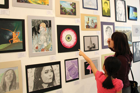 Santa Clarans Turn Out for Annual Student Art Show Santa Clarans Turn Out for Annual Student Art Show
