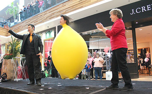 Master Magician Dan Chan Performs at Valley Fair Mall Master Magician Dan Chan Performs at Valley Fair Mall