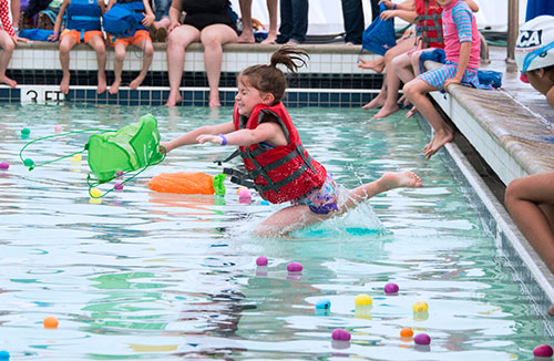 Aquatic Egg Hunt Makes a Splash Aquatic Egg Hunt Makes a Splash
