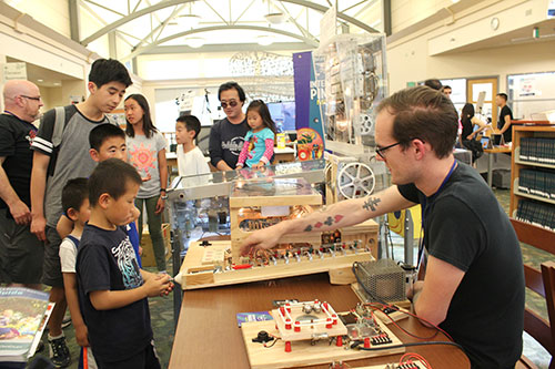 Thousands Attend Central Park Library's STEM Central Thousands Attend Central Park Library's STEM Central